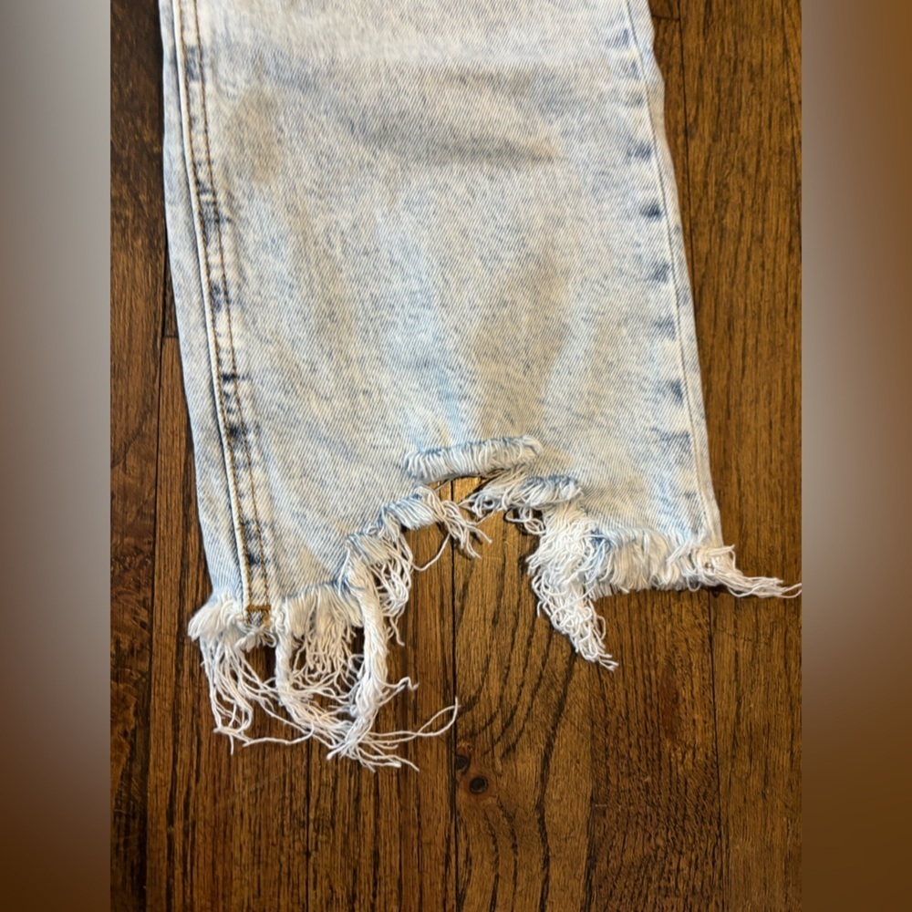 Vervet Women's Straight Distressed Hem Acid Wash Denim Jeans - Size 31 - Picture 3 of 7